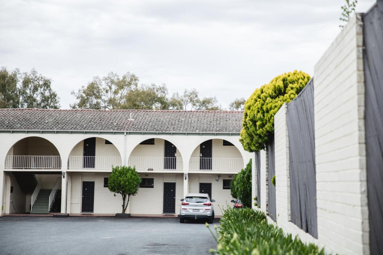Harriet House Tumut Motel Екстериор снимка