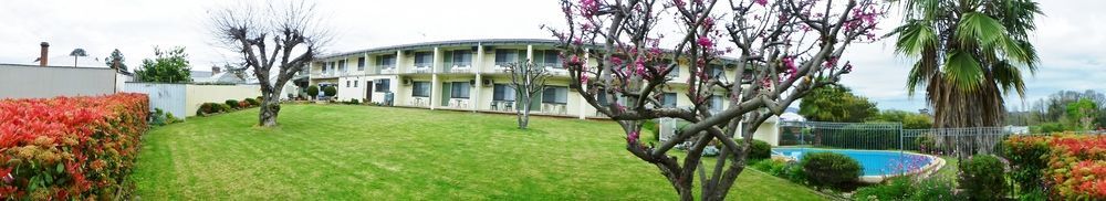 Harriet House Tumut Motel Екстериор снимка