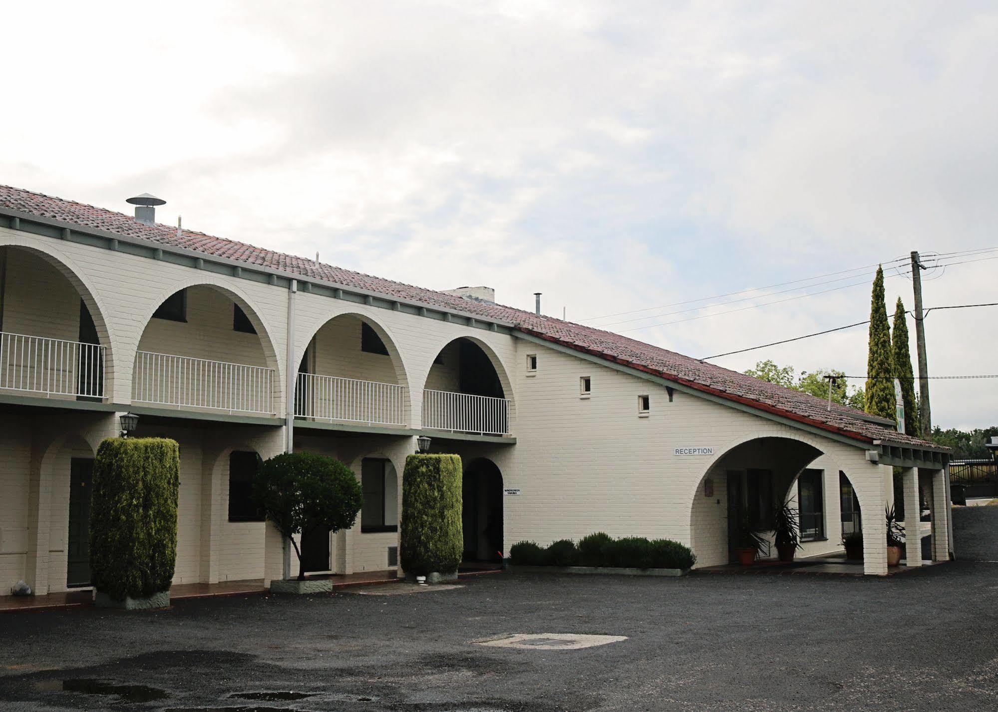 Harriet House Tumut Motel Екстериор снимка