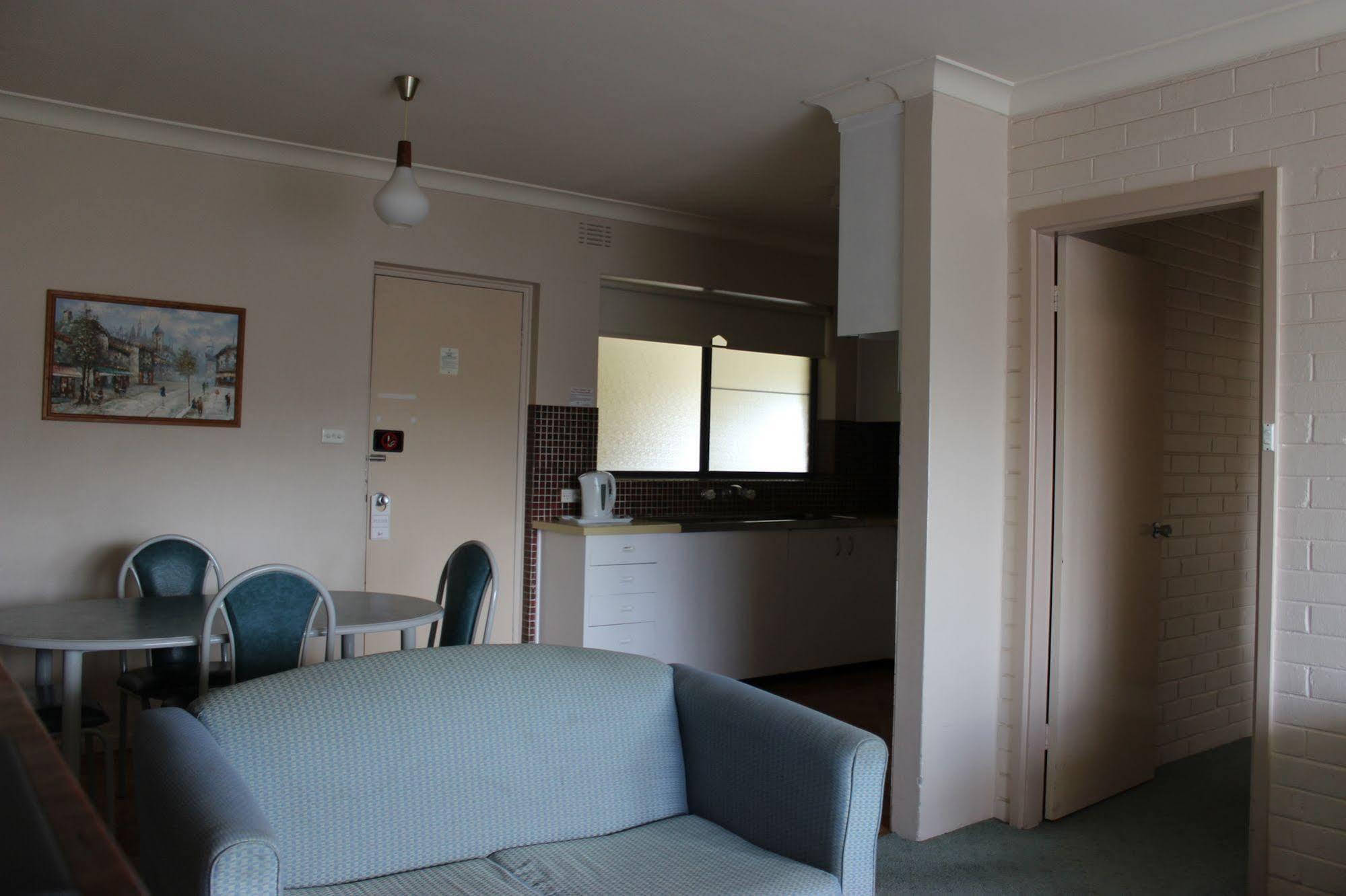 Harriet House Tumut Motel Екстериор снимка